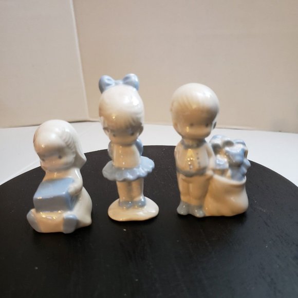 Porcelain child figures winter themed - Picture 9 of 12
